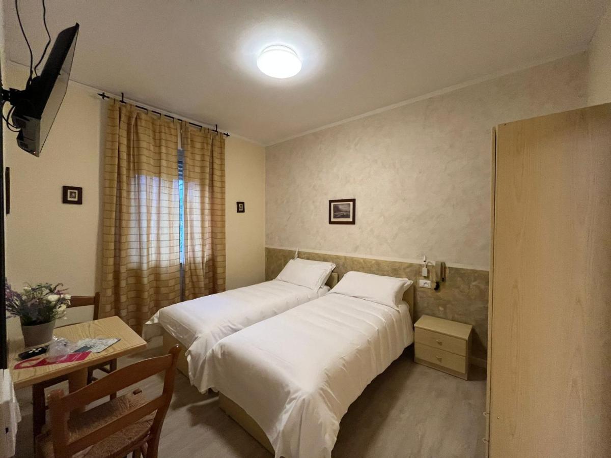 Albergo Aquila Lazise Buitenkant foto